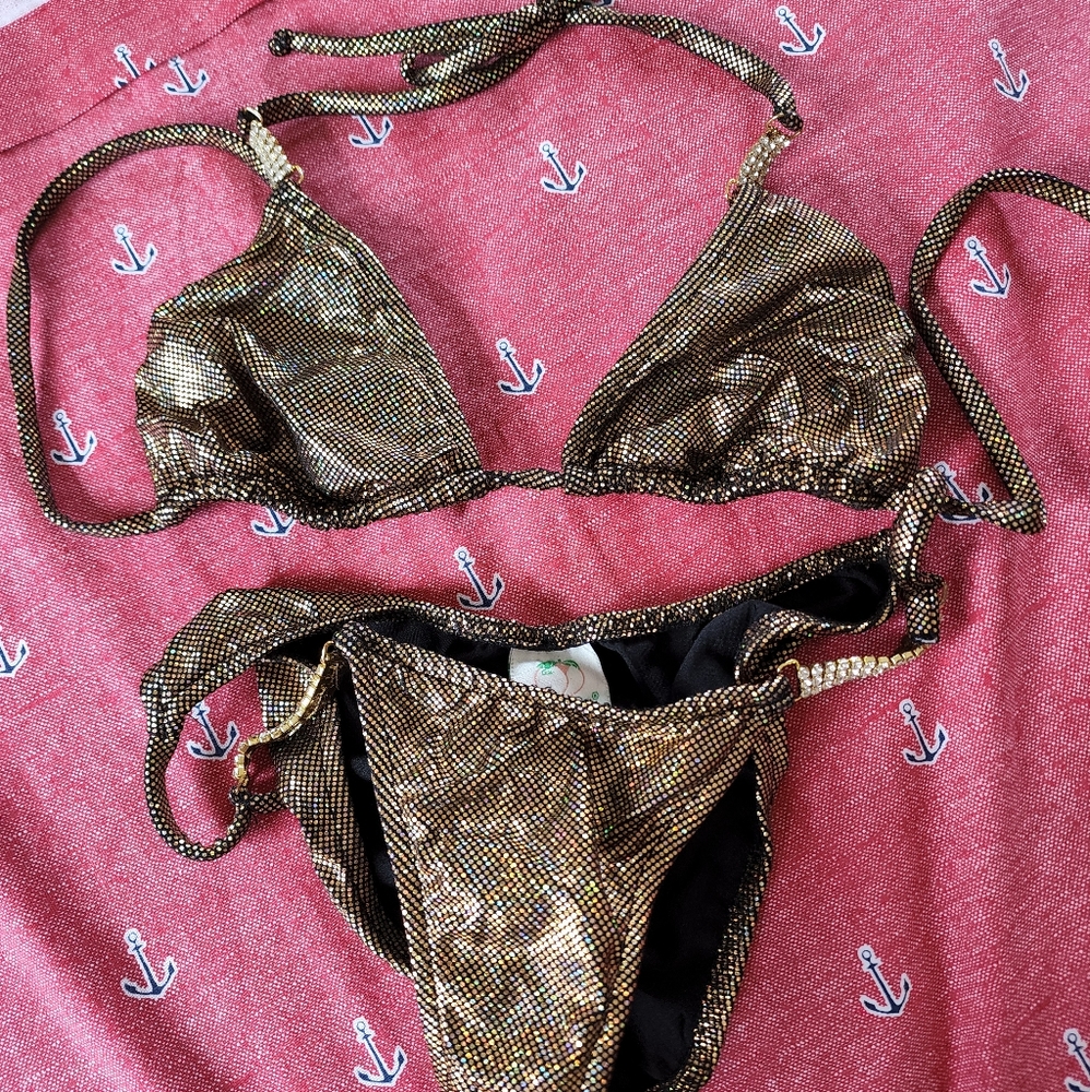 BEAUTIFUL COMPETITION BIKINI IN GOLD
